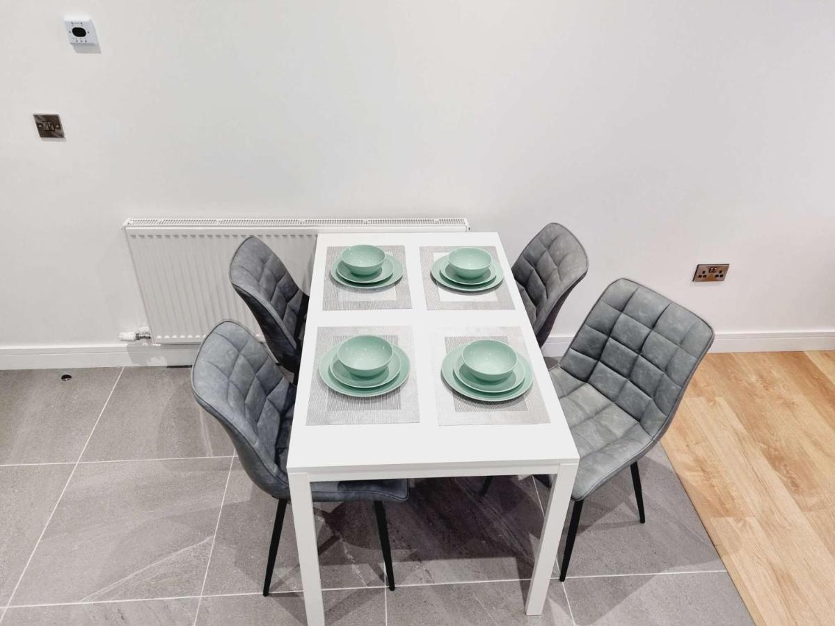 Lmk, Spacious 1 Bedroom Ground Floor Apartment, Ev Charger, Free Parking Wi-Fi, Great Location Belfast Kültér fotó