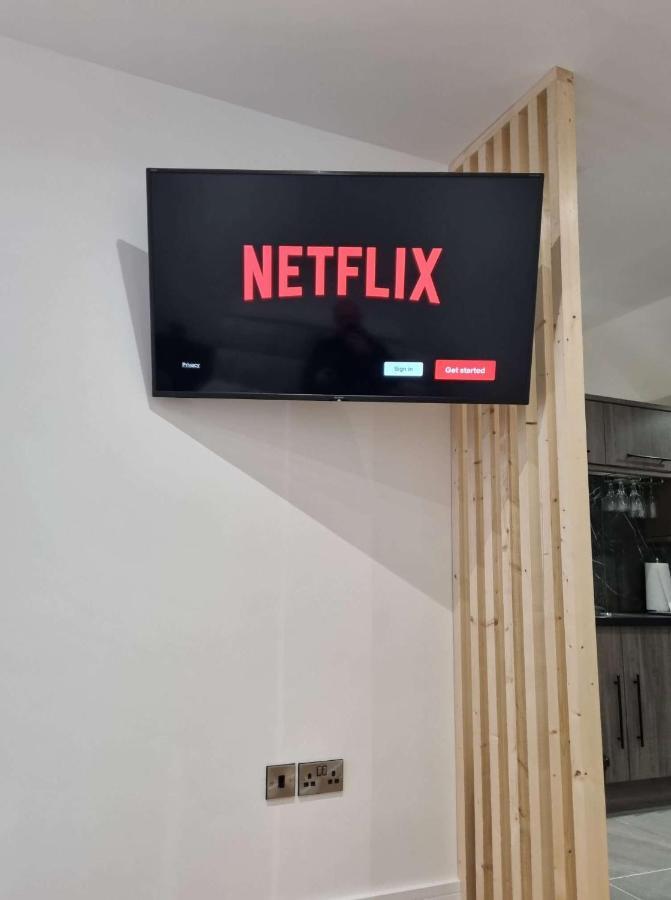 Lmk, Spacious 1 Bedroom Ground Floor Apartment, Ev Charger, Free Parking Wi-Fi, Great Location Belfast Kültér fotó