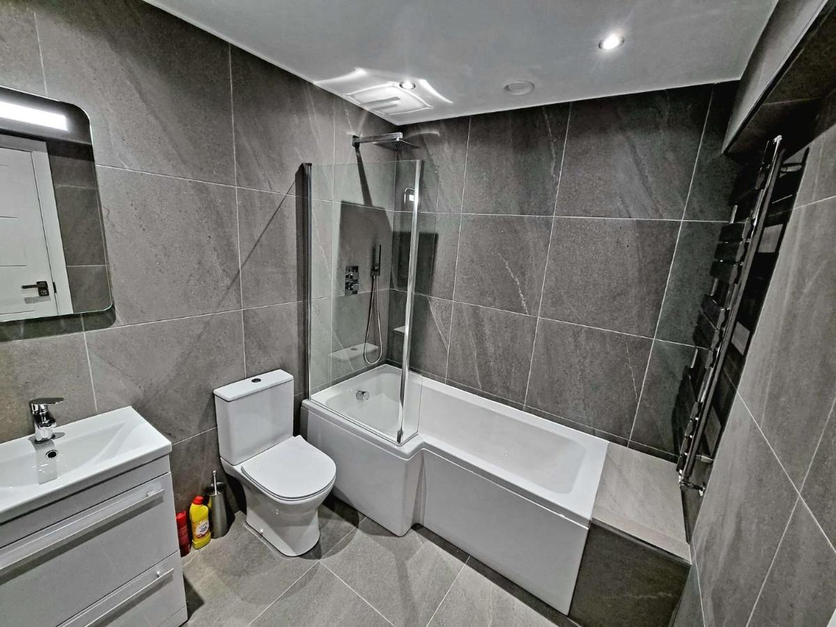 Lmk, Spacious 1 Bedroom Ground Floor Apartment, Ev Charger, Free Parking Wi-Fi, Great Location Belfast Kültér fotó