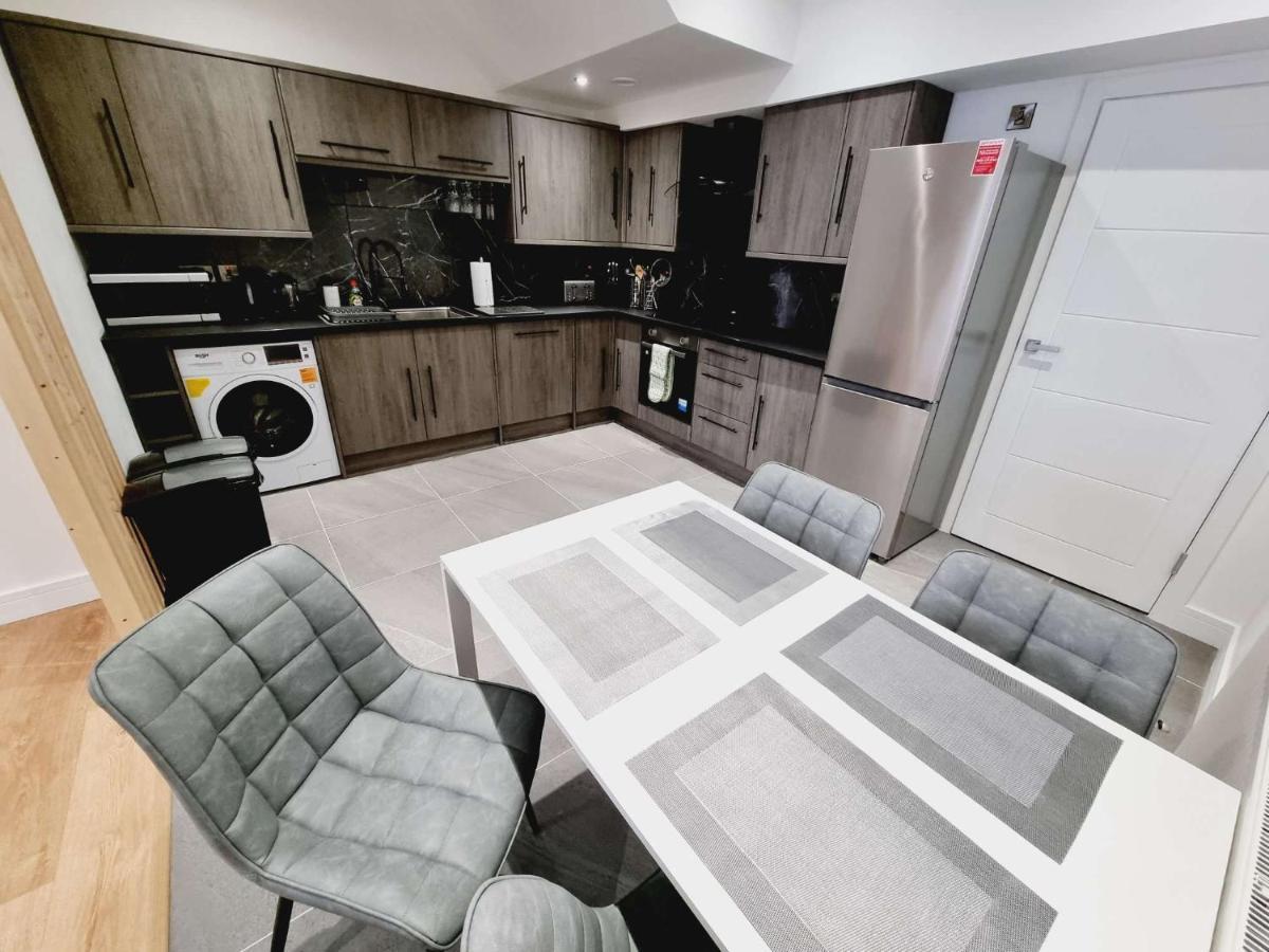 Lmk, Spacious 1 Bedroom Ground Floor Apartment, Ev Charger, Free Parking Wi-Fi, Great Location Belfast Kültér fotó