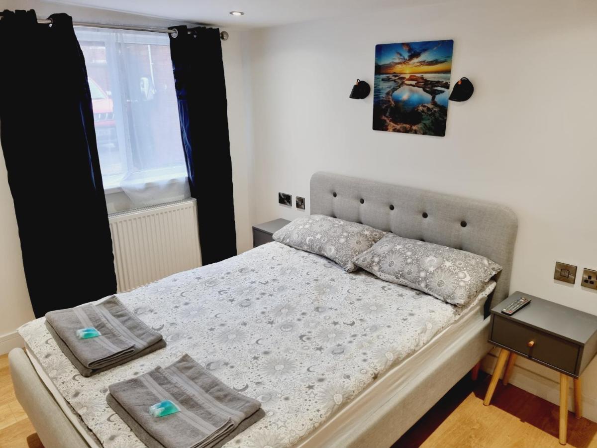 Lmk, Spacious 1 Bedroom Ground Floor Apartment, Ev Charger, Free Parking Wi-Fi, Great Location Belfast Kültér fotó