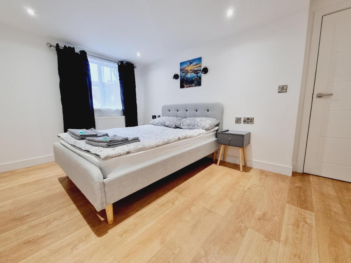 Lmk, Spacious 1 Bedroom Ground Floor Apartment, Ev Charger, Free Parking Wi-Fi, Great Location Belfast Kültér fotó