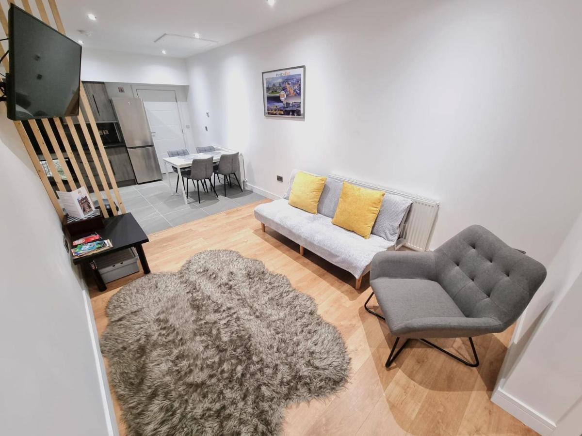 Lmk, Spacious 1 Bedroom Ground Floor Apartment, Ev Charger, Free Parking Wi-Fi, Great Location Belfast Kültér fotó
